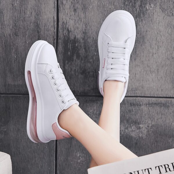 Giày sneaker nữ Hàn Quốc: 10 mẫu giày nữ Hàn chính hãng